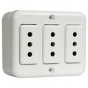 Tomacorriente triple sobrepuesto 2P+T 250V 10A - MEC